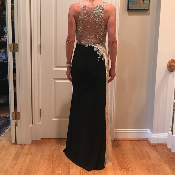 New Cache’ size 2 black/flesh tone/sequin gown - Picture 3 of 8